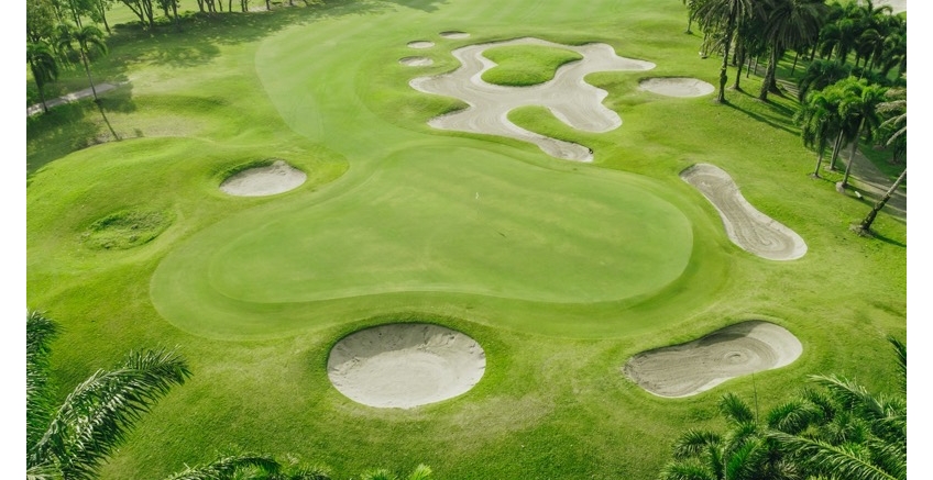 Greet the new morning at Summit Green Valley Golf Course. Every shot has its challenge to overcome. Make the best score you can.